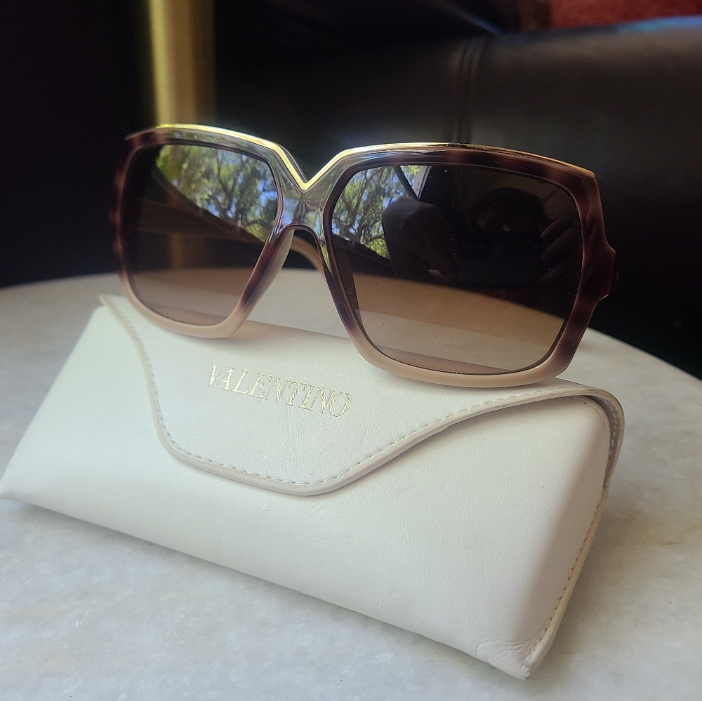 Valentino V604S Sunglasses NWOT